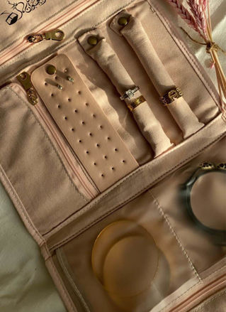 Picture of جنطه الاكسسوارات